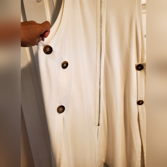 Vest - Picture 3 of 4